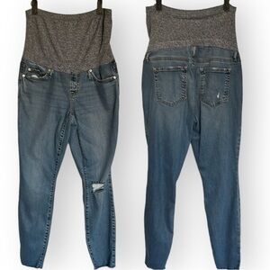 (10) GAP maternity skinny distressed jeans. Use buy now $10.